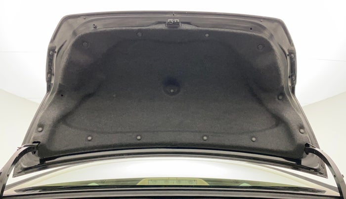 2014 Toyota Camry 2.5L AT, Petrol, Automatic, 1,13,396 km, Boot Door Open