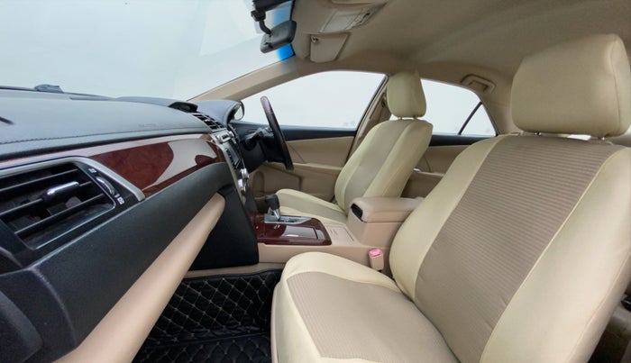 2014 Toyota Camry 2.5L AT, Petrol, Automatic, 1,13,396 km, Right Side Front Door Cabin
