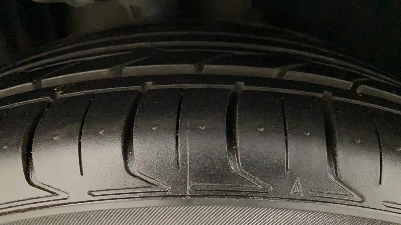 2014 Toyota Camry 2.5L AT, Petrol, Automatic, 1,13,396 km, Right Rear Tyre Tread