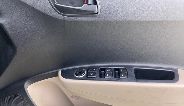 2017 Hyundai Grand i10 MAGNA AT 1.2 KAPPA VTVT, Petrol, Automatic, 33,435 km, Driver Side Door Panels Control