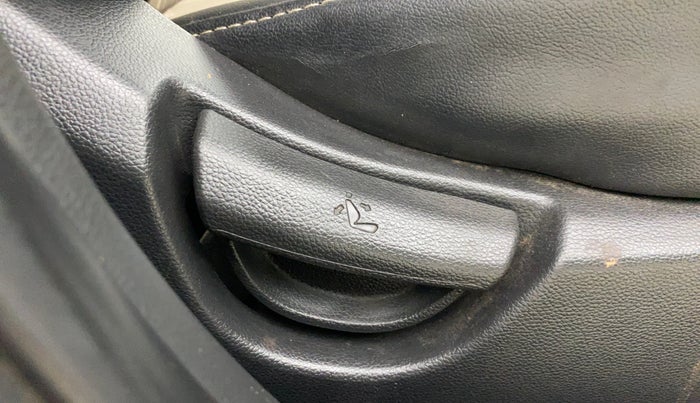 2017 Hyundai Grand i10 MAGNA AT 1.2 KAPPA VTVT, Petrol, Automatic, 33,435 km, Driver Side Adjustment Panel