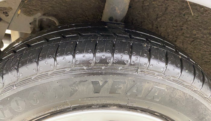 2017 Hyundai Grand i10 MAGNA AT 1.2 KAPPA VTVT, Petrol, Automatic, 33,435 km, Right Rear Tyre Tread