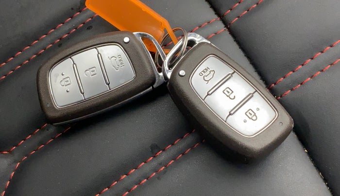 2019 Hyundai Elite i20 ASTA (O) CVT, Petrol, Automatic, 30,598 km, Key Close Up