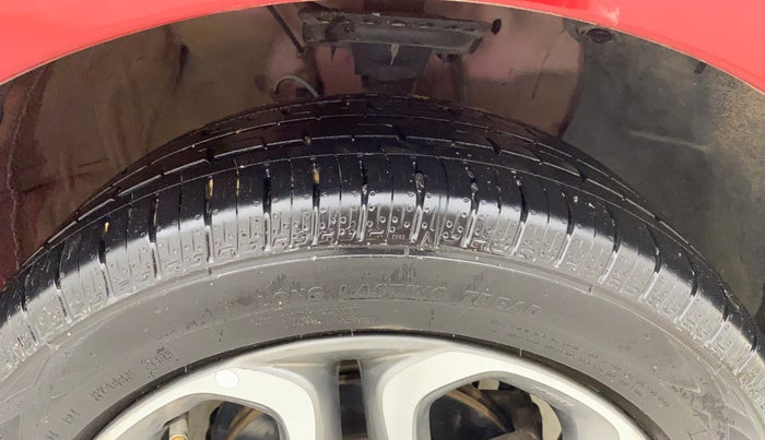 2019 Hyundai Elite i20 ASTA (O) CVT, Petrol, Automatic, 30,598 km, Right Front Tyre Tread