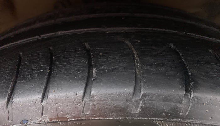 2015 Hyundai Verna FLUIDIC 1.6 CRDI S, Diesel, Manual, 86,082 km, Right Front Tyre Tread