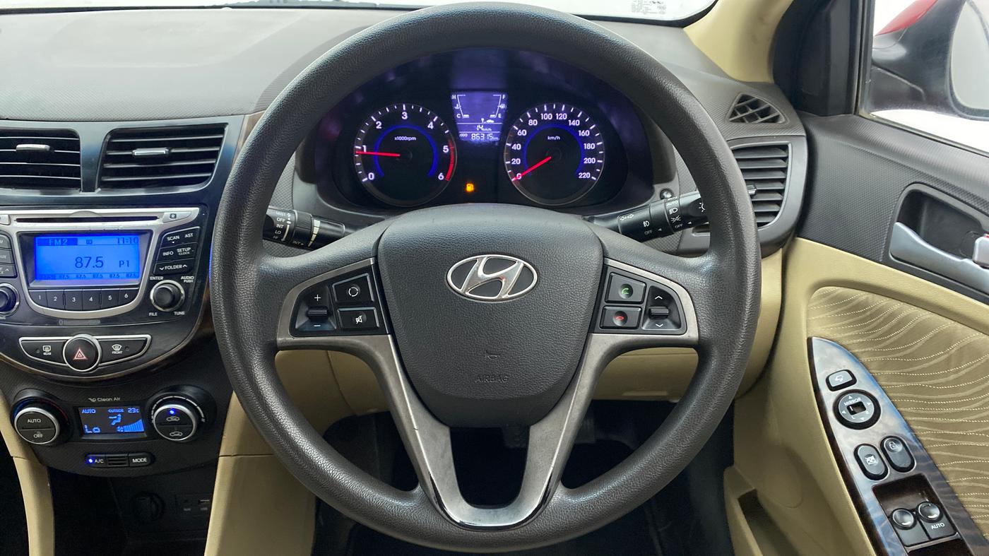 2015 Hyundai Verna FLUIDIC 1.6 CRDI S, Diesel, Manual, 86,082 km, Steering Wheel Close Up