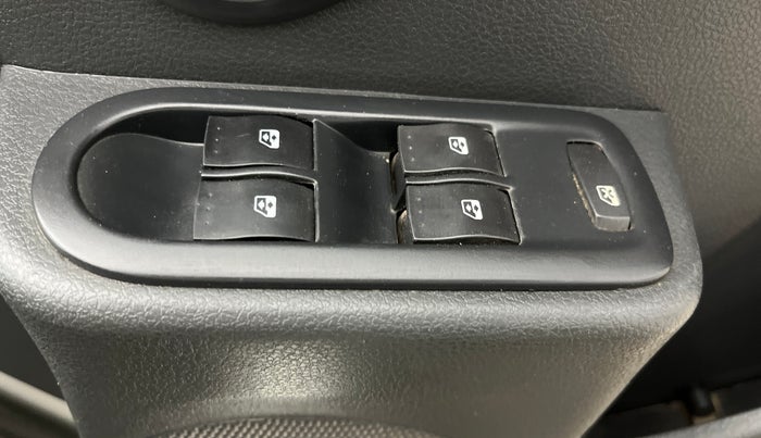 2014 Renault Duster RXL PETROL, Petrol, Manual, 93,081 km, Driver Side Door Panels Control