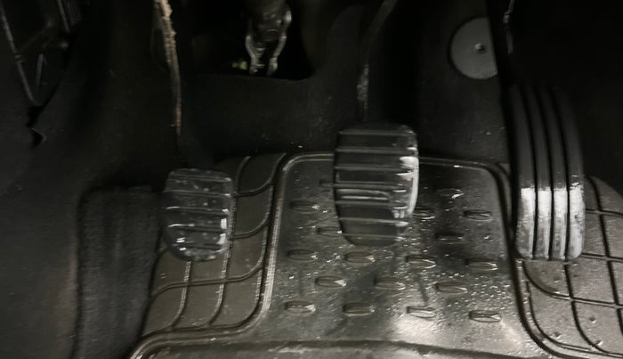 2014 Renault Duster RXL PETROL, Petrol, Manual, 93,081 km, Pedals