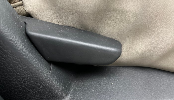 2014 Renault Duster RXL PETROL, Petrol, Manual, 93,081 km, Driver Side Adjustment Panel