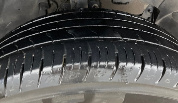 2014 Renault Duster RXL PETROL, Petrol, Manual, 93,081 km, Right Front Tyre Tread
