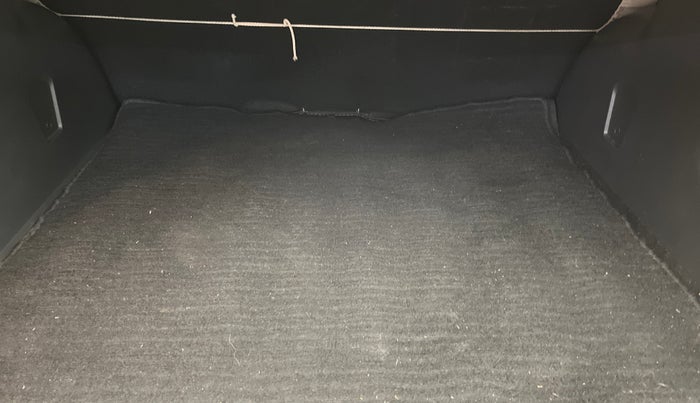 2014 Renault Duster RXL PETROL, Petrol, Manual, 93,081 km, Boot Inside