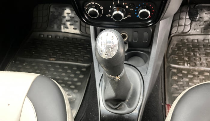 2014 Renault Duster RXL PETROL, Petrol, Manual, 93,081 km, Gear Lever