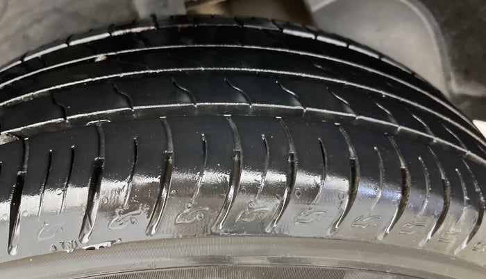 2014 Renault Duster RXL PETROL, Petrol, Manual, 93,081 km, Left Rear Tyre Tread