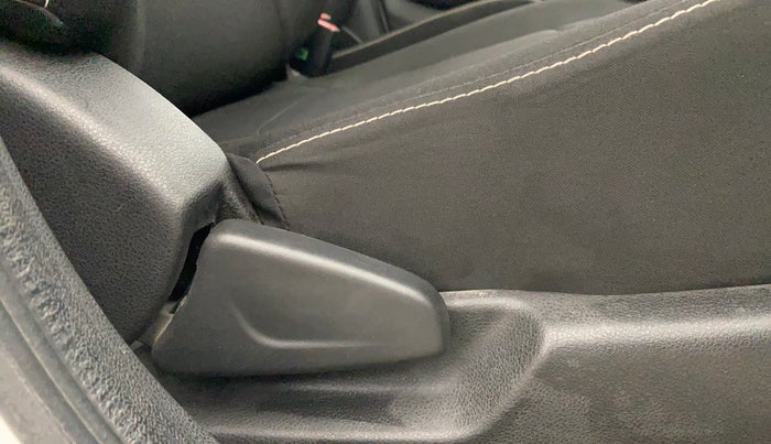 2021 Renault Kwid RXL, Petrol, Manual, 34,251 km, Driver Side Adjustment Panel