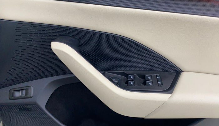 2022 Skoda Octavia L&K 2.0 AT, Petrol, Automatic, 33,616 km, Driver Side Door Panels Control