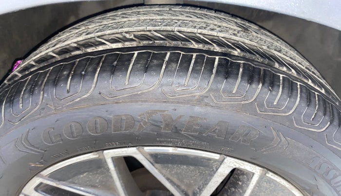 2022 Skoda Octavia L&K 2.0 AT, Petrol, Automatic, 33,616 km, Right Front Tyre Tread