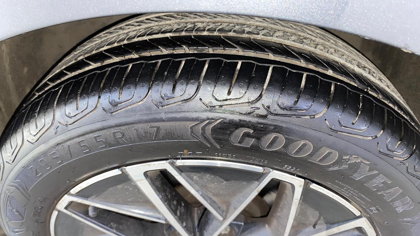 2022 Skoda Octavia L&K 2.0 AT, Petrol, Automatic, 33,747 km, Left Front Tyre Tread