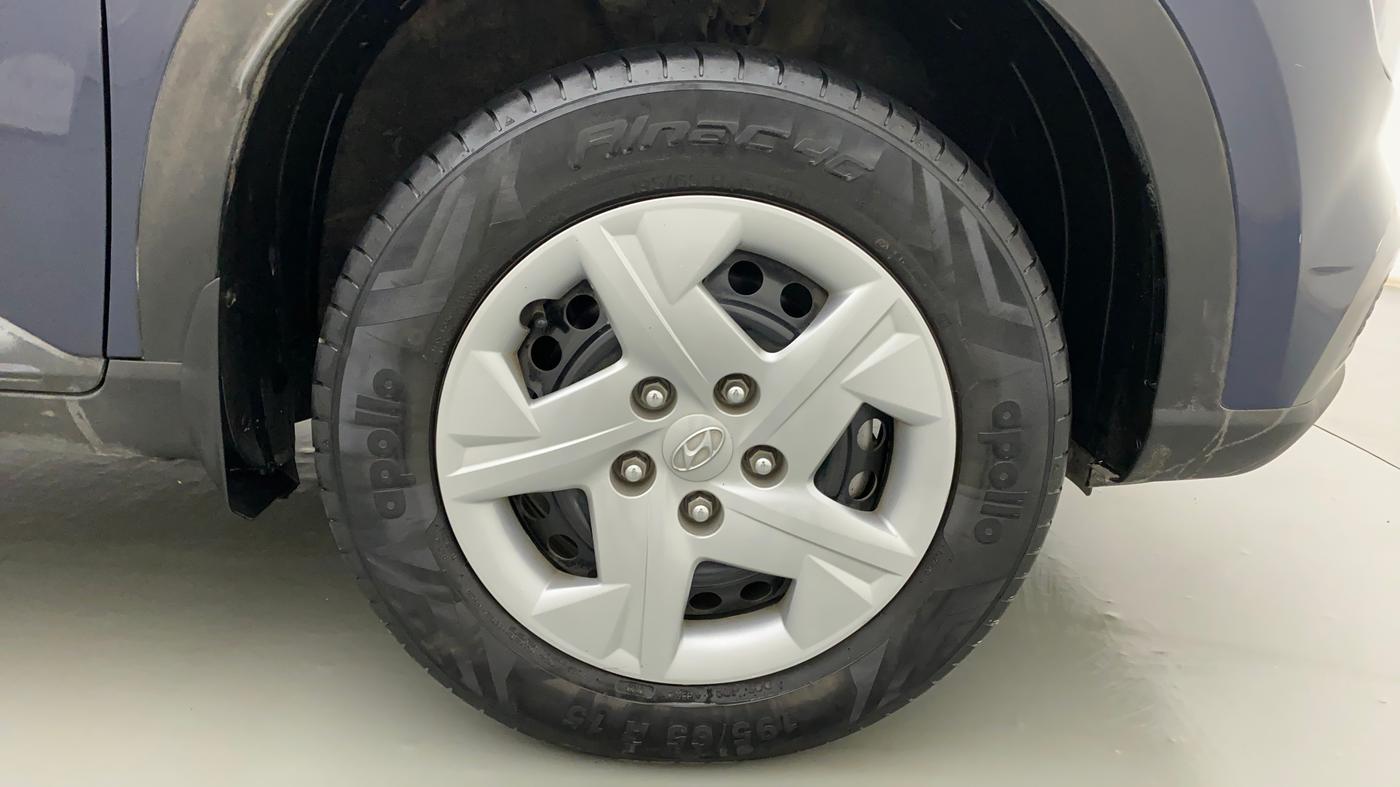 2020 Hyundai VENUE S 1.2, Petrol, Manual, 36,388 km, Right Front Wheel