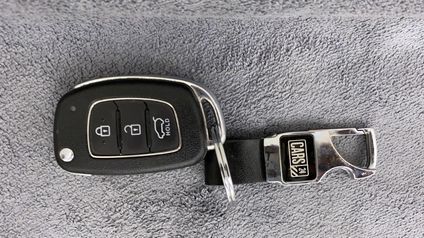 2020 Hyundai VENUE S 1.2, Petrol, Manual, 36,388 km, Key Close Up