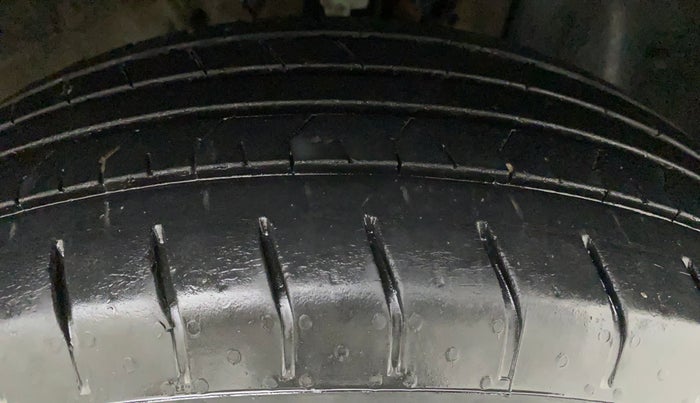 2020 Hyundai VENUE S 1.2, Petrol, Manual, 36,388 km, Right Front Tyre Tread