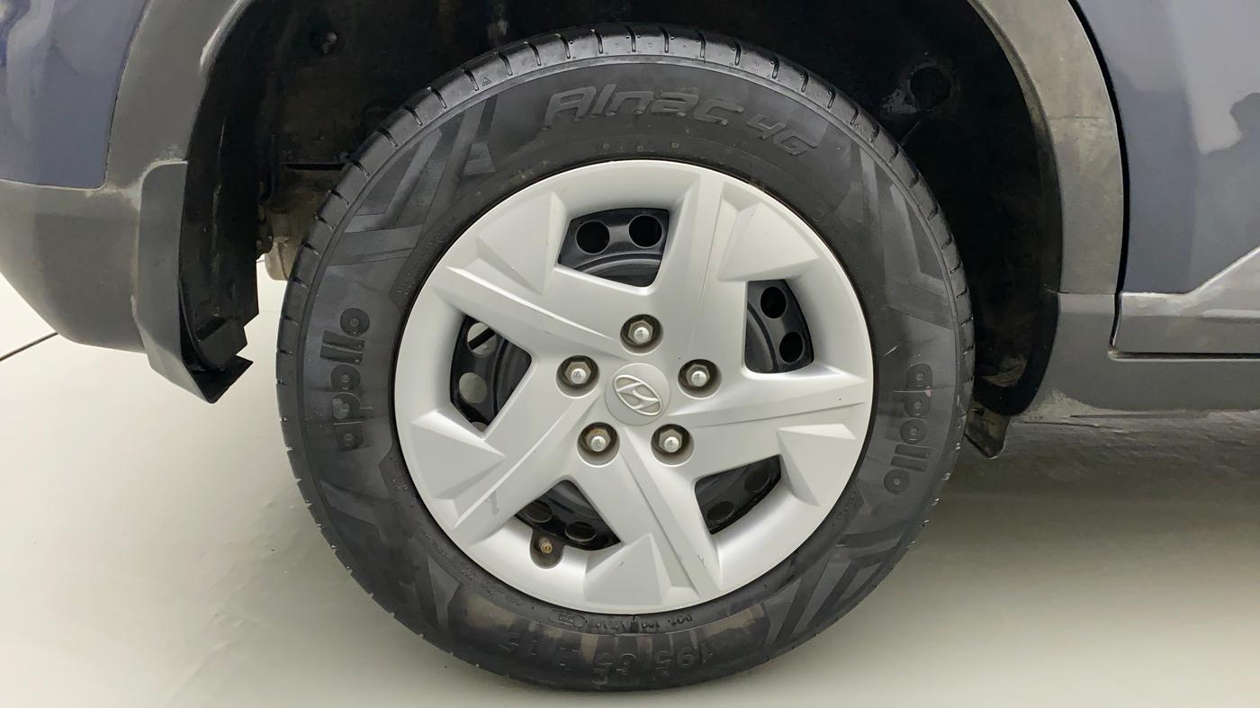 2020 Hyundai VENUE S 1.2, Petrol, Manual, 36,388 km, Right Rear Wheel