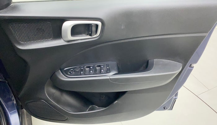 2020 Hyundai VENUE S 1.2, Petrol, Manual, 36,388 km, Driver Side Door Panels Control