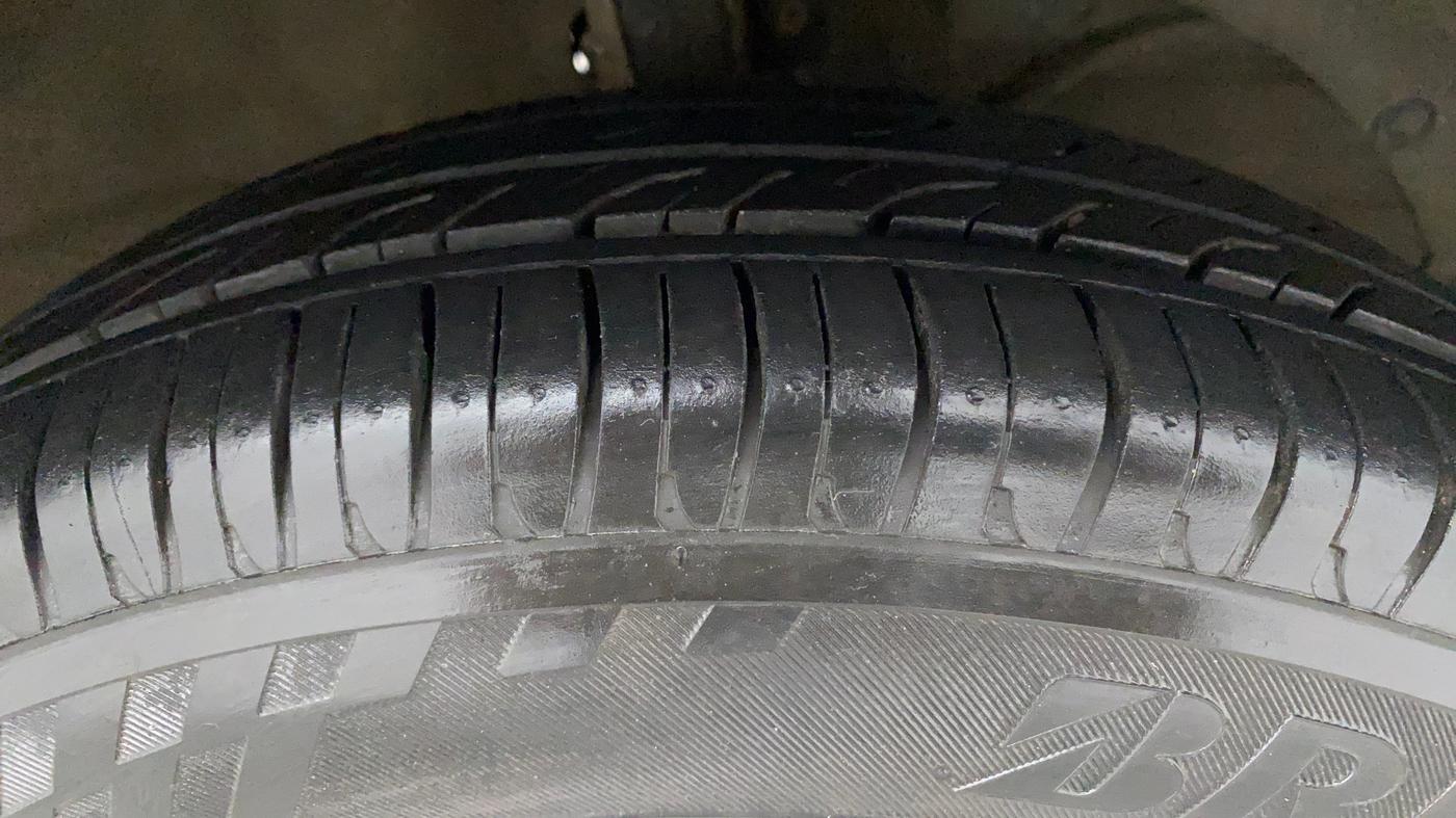 2017 Maruti Dzire VXI, Petrol, Manual, 54,632 km, Right Front Tyre Tread