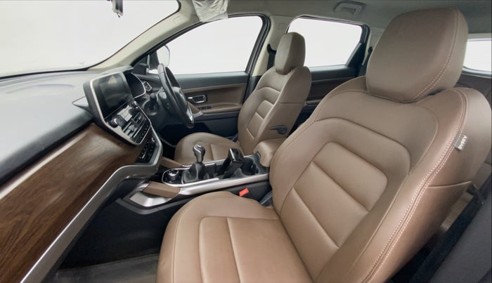 2019 Tata Harrier XZ 2.0L Kryotec, Diesel, Manual, 82,390 km, Right Side Front Door Cabin