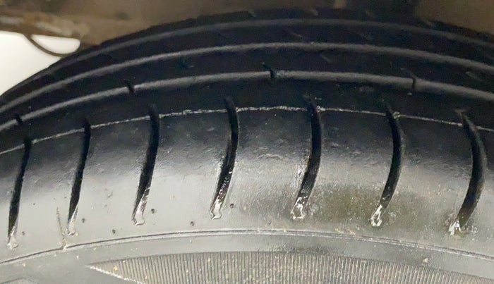 2012 Hyundai Eon D-LITE+, Petrol, Manual, 76,862 km, Left Front Tyre Tread