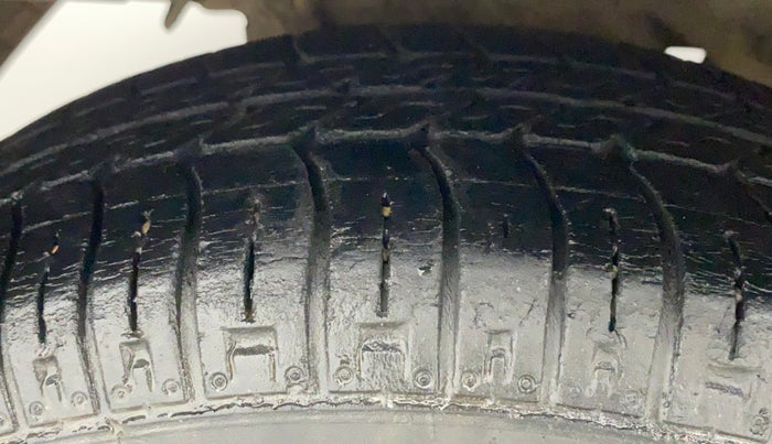 2012 Hyundai Eon D-LITE+, Petrol, Manual, 76,862 km, Right Rear Tyre Tread
