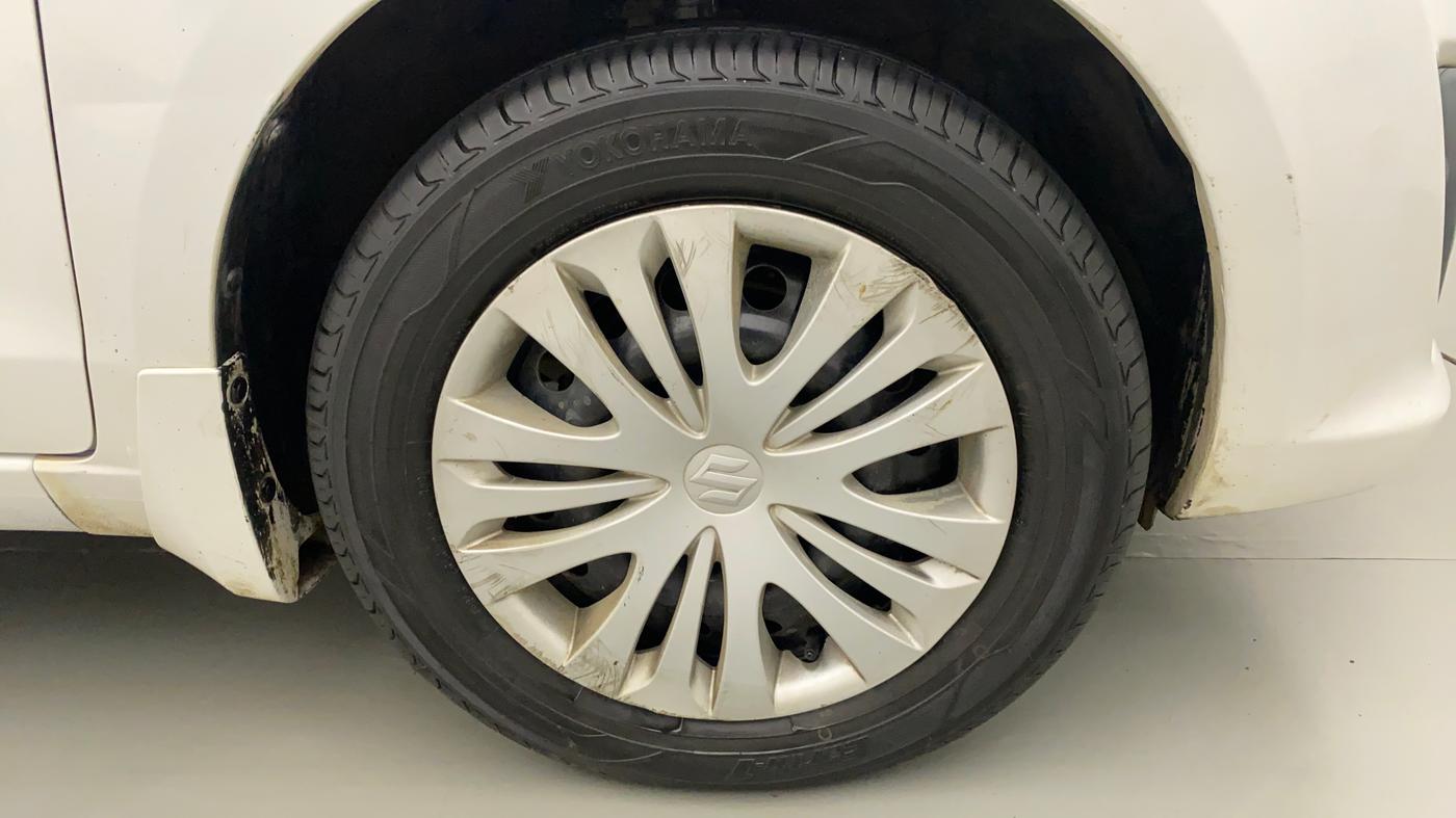 2013 Maruti Ertiga ZXI, CNG, Manual, 74,138 km, Right Front Wheel