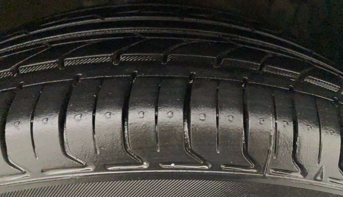 2013 Maruti Ertiga ZXI, CNG, Manual, 74,138 km, Right Front Tyre Tread