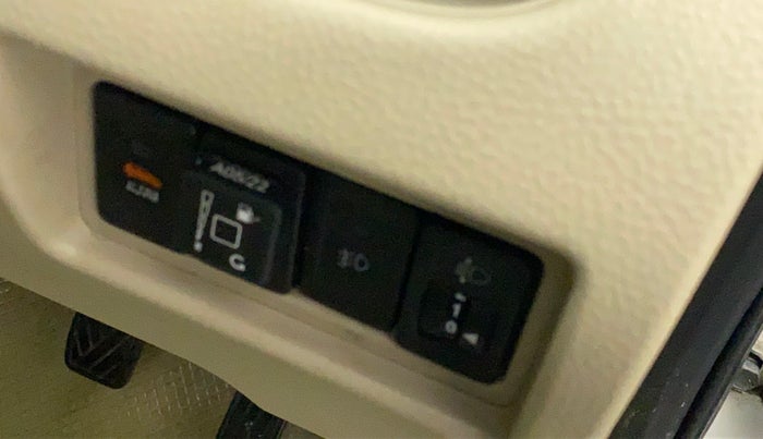 2013 Maruti Ertiga ZXI, CNG, Manual, 74,138 km, Dashboard - Headlight height adjustment not working