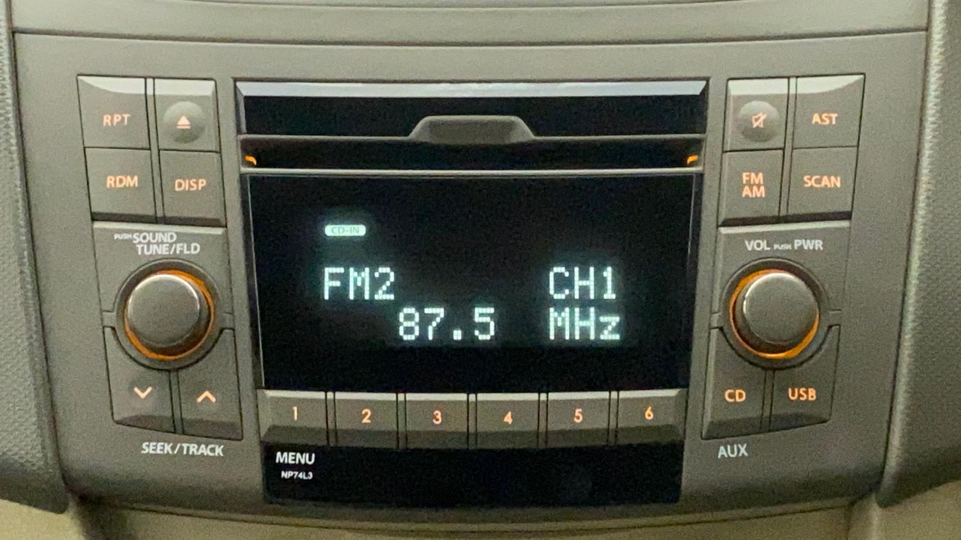 2013 Maruti Ertiga ZXI, CNG, Manual, 74,138 km, Infotainment System
