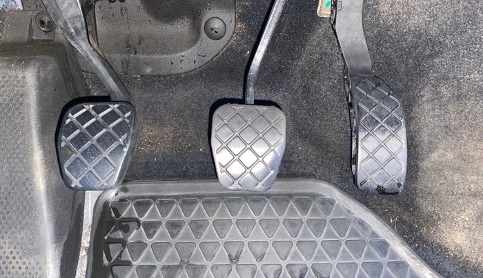 2018 Volkswagen Ameo COMFORTLINE 1.0L, Petrol, Manual, 52,897 km, Pedals