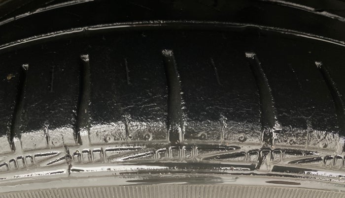 2018 Volkswagen Ameo COMFORTLINE 1.0L, Petrol, Manual, 52,897 km, Right Front Tyre Tread