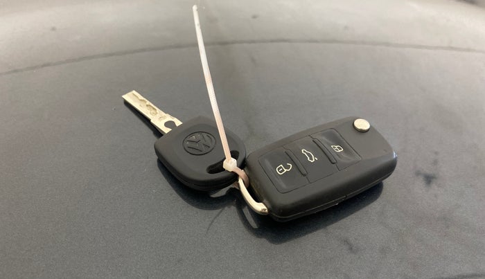 2018 Volkswagen Ameo COMFORTLINE 1.0L, Petrol, Manual, 52,897 km, Key Close Up