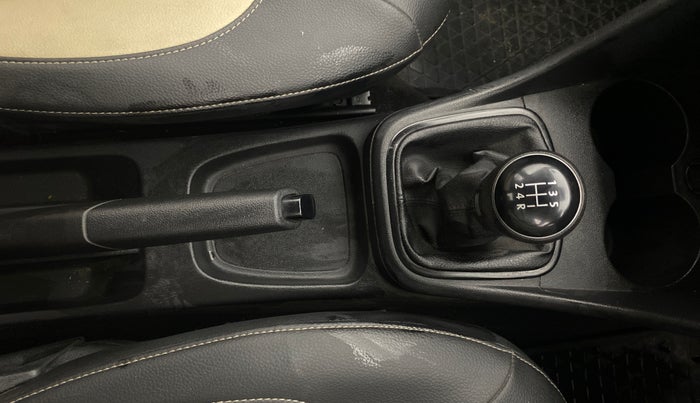 2018 Volkswagen Ameo COMFORTLINE 1.0L, Petrol, Manual, 52,897 km, Gear Lever