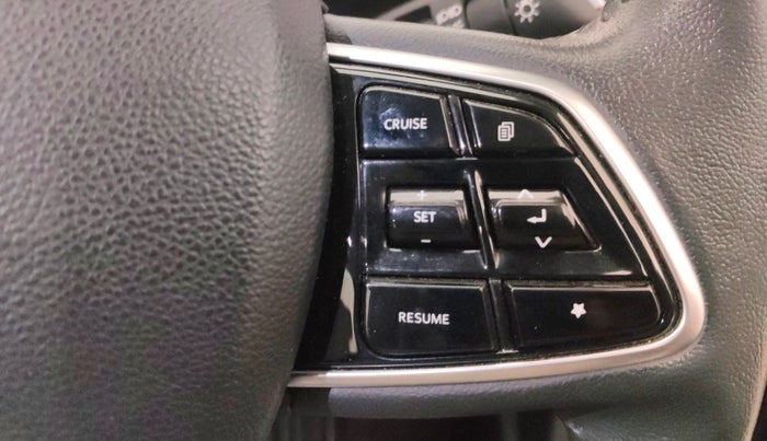 2022 Mahindra XUV700 AX 7 P MT 7 STR, Petrol, Manual, 31,275 km, Adaptive Cruise Control