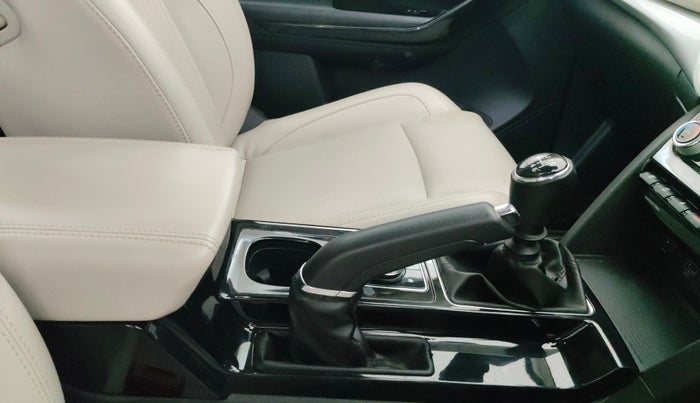 2022 Mahindra XUV700 AX 7 P MT 7 STR, Petrol, Manual, 31,275 km, Gear Lever