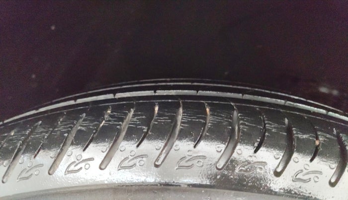 2022 Mahindra XUV700 AX 7 P MT 7 STR, Petrol, Manual, 31,275 km, Left Rear Tyre Tread