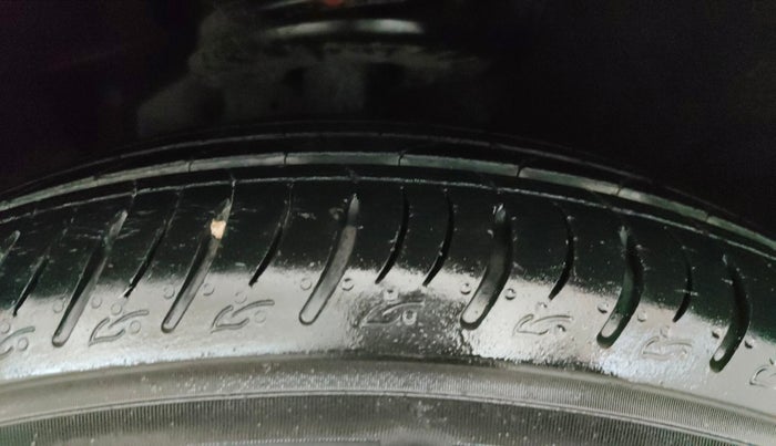 2022 Mahindra XUV700 AX 7 P MT 7 STR, Petrol, Manual, 31,275 km, Right Front Tyre Tread