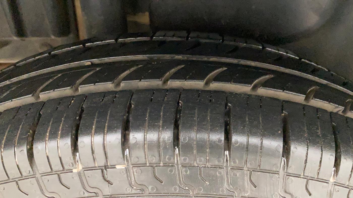 2016 Maruti Swift Dzire VXI, Petrol, Manual, 1,19,914 km, Right Rear Tyre Tread