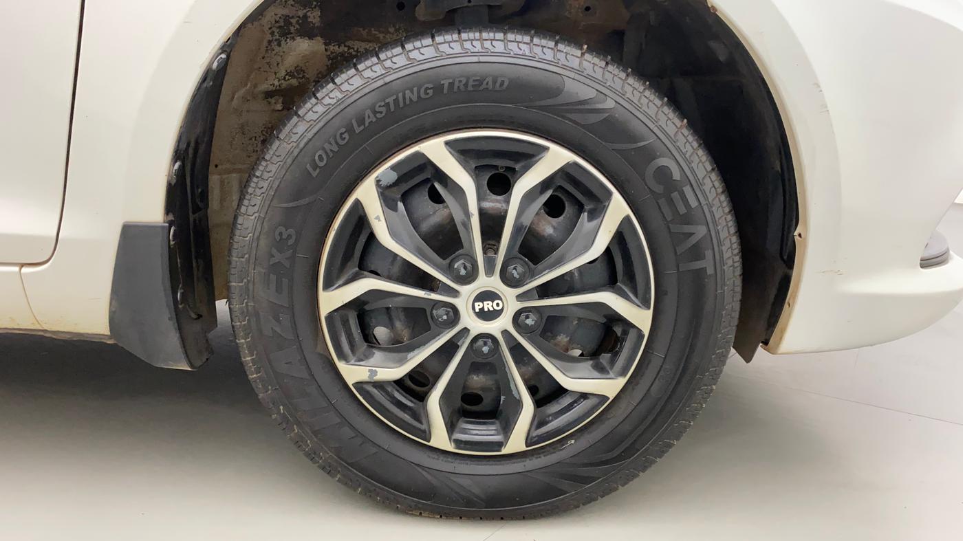 2016 Maruti Swift Dzire VXI, Petrol, Manual, 1,19,914 km, Right Front Wheel