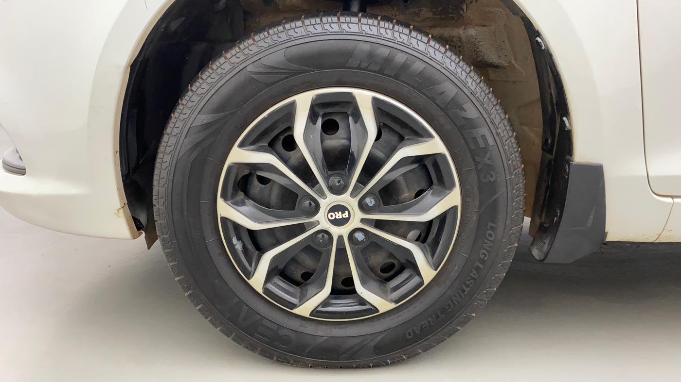 2016 Maruti Swift Dzire VXI, Petrol, Manual, 1,19,914 km, Left Front Wheel