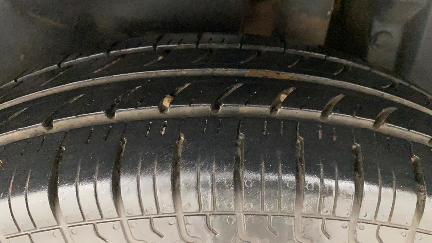 2016 Maruti Swift Dzire VXI, Petrol, Manual, 1,19,914 km, Left Rear Tyre Tread