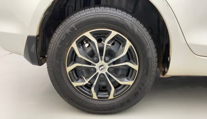 2016 Maruti Swift Dzire VXI, Petrol, Manual, 1,19,914 km, Right Rear Wheel
