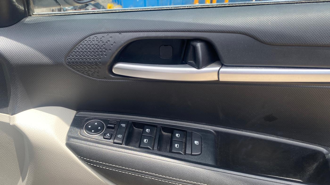 2022 KIA SONET HTX 1.5 AT, Diesel, Automatic, 27,255 km, Driver Side Door Panels Control
