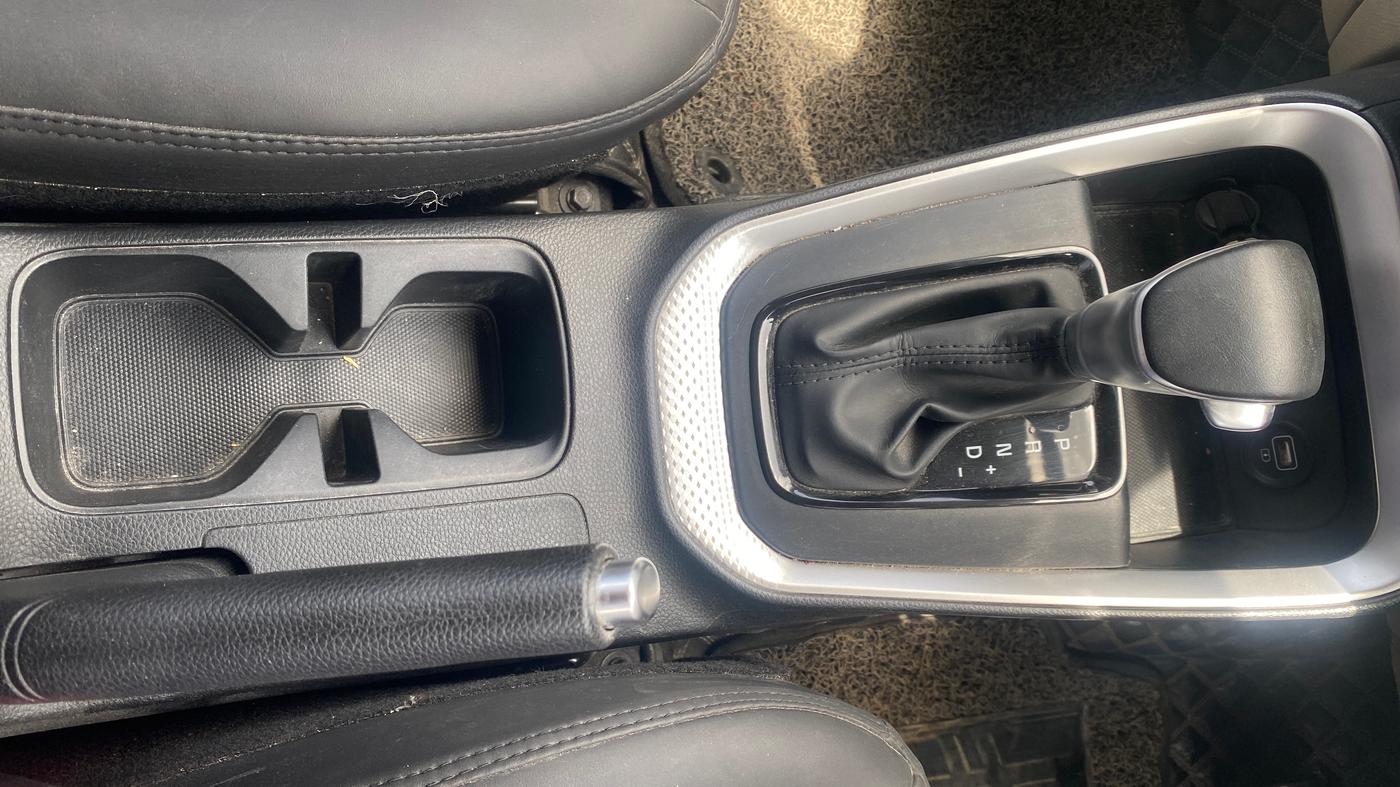2022 KIA SONET HTX 1.5 AT, Diesel, Automatic, 27,255 km, Gear Lever