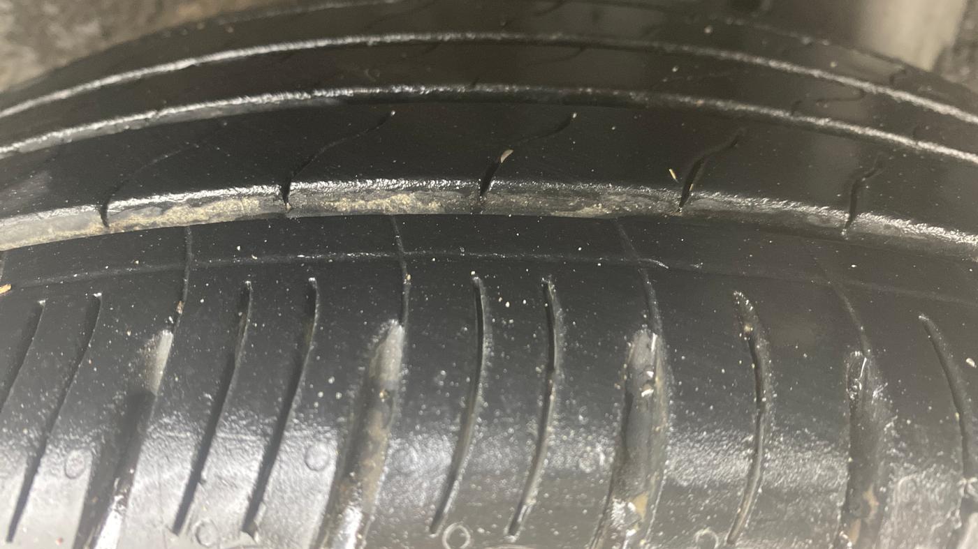 2022 KIA SONET HTX 1.5 AT, Diesel, Automatic, 27,255 km, Left Rear Tyre Tread
